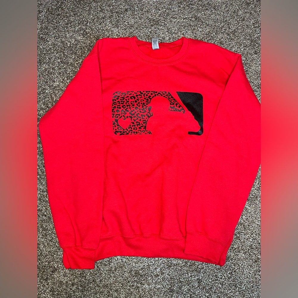 Gildan Heavy-Blend Graphic Crewneck